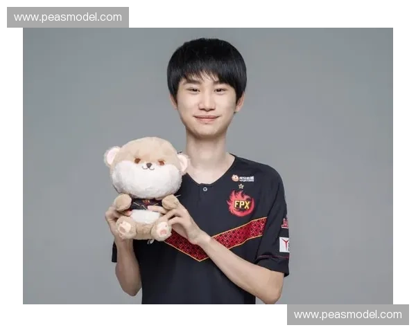 兮夜ID背后的传奇故事：从LOL赛场到电竞明星的成长历程